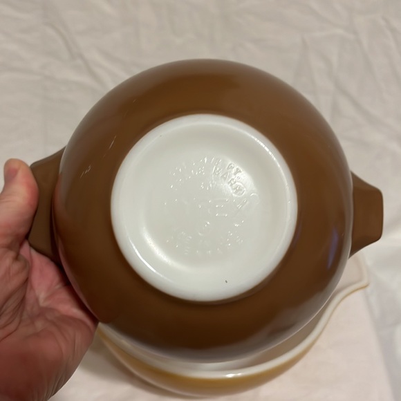 Two Pyrex bowls - Picture 9 of 11